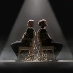 Обложка трека Stuck In The Middle