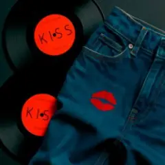 Обложка трека Kiss